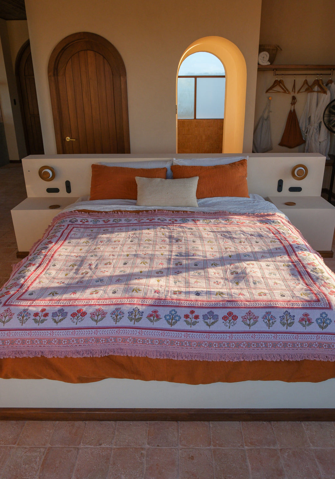 The Petal Rug – Salty Aura